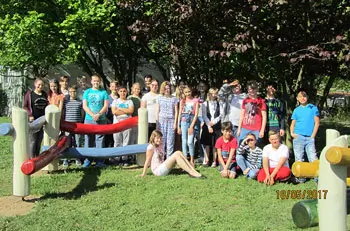 Klasse 6b erkämpft die Lümmelbänke für den Schulhof